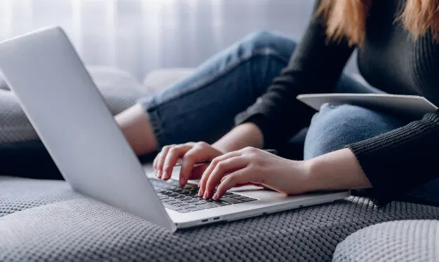 EMPLEOS 2 Empleo de modelo webcam